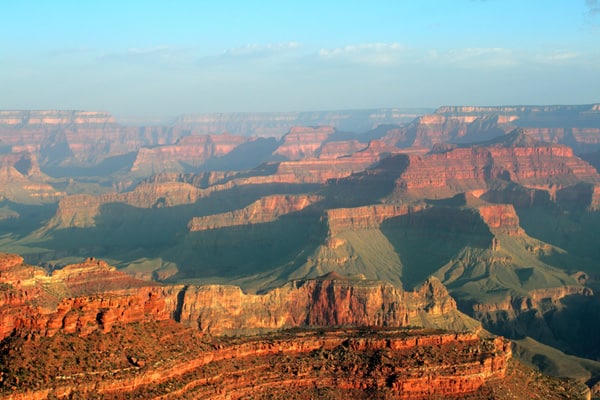 Trekking i enorme Grand Canyon