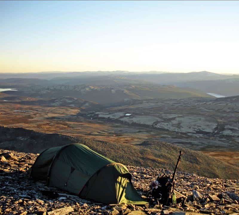 Vores-teltlejr-på-bjergside