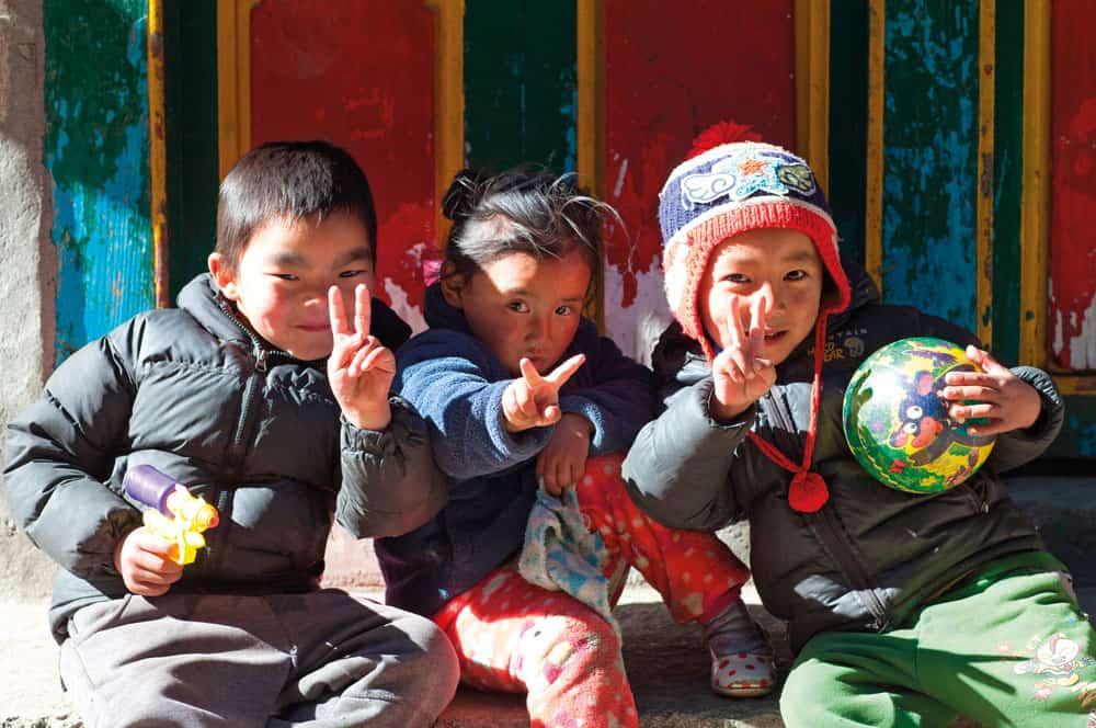 Sherpa donerer 10.000.000 skoledage til børn i Nepal